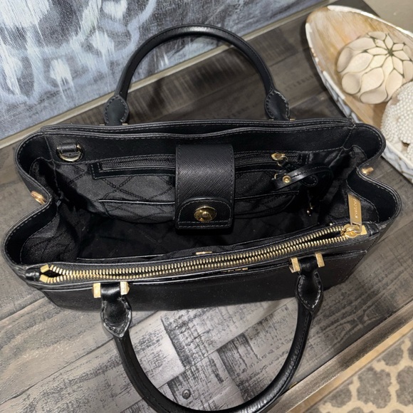 Michael Kors Gibson Leather Satchel
⭐️🌟 Open to Offers 🌟⭐️ - Picture 7 of 10